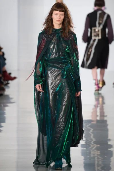Look 28